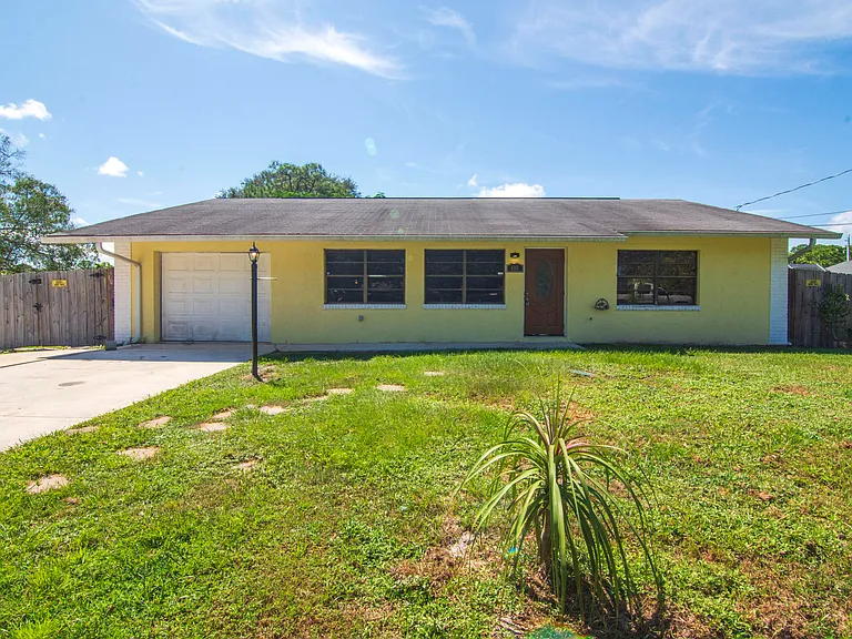 6113 Yucca Dr — Photo 1