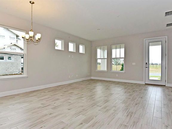 5th image of 14247 Kellogg Ave
