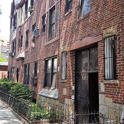 2nd image of 3955 Greenpoint Ave #1-0-2