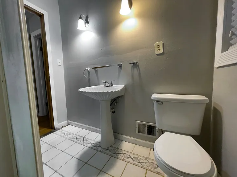 1408 N Mann Ave — Photo 20