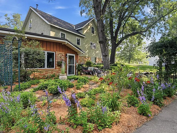 220 4th St S, Sauk Rapids, MN 56379