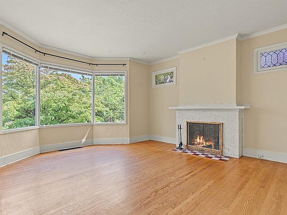 2nd image of 3825 SW View Point Ter #A