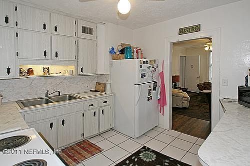 4th image of 214 9th Avenue N