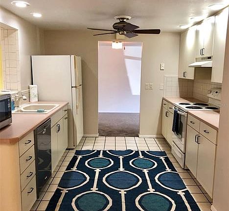 3rd image of 2405 Gulf Gate Dr