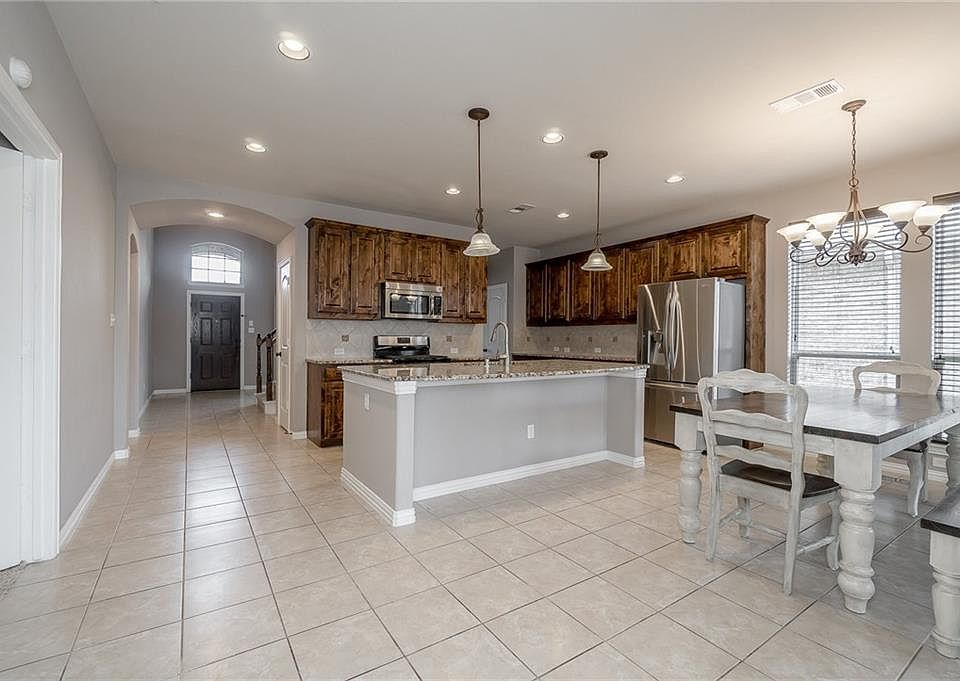1st image of 5213 Pinewood Dr