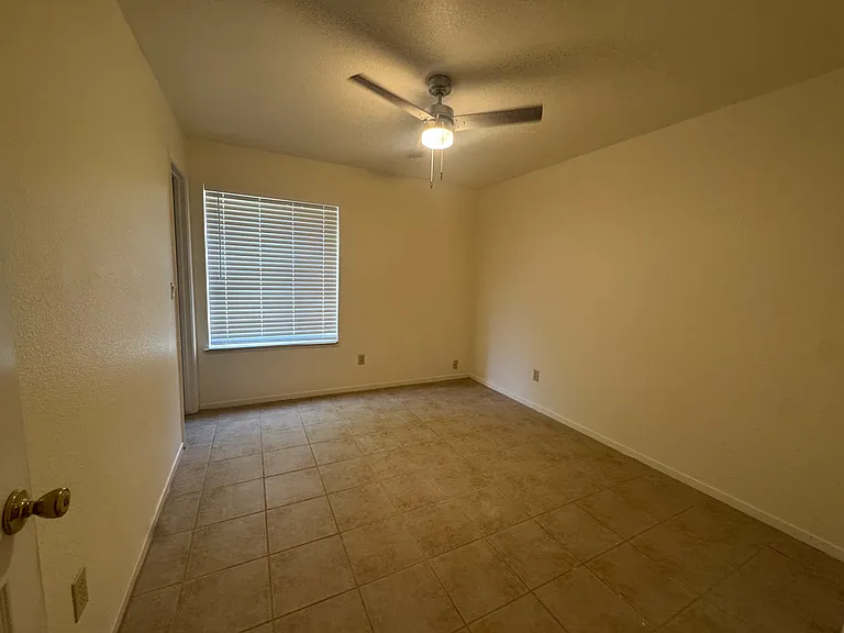5539 Laguna Park Dr — Photo 2