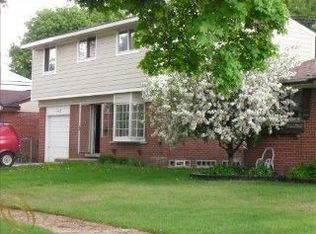 37433 Walnut St, Romulus, MI 48174