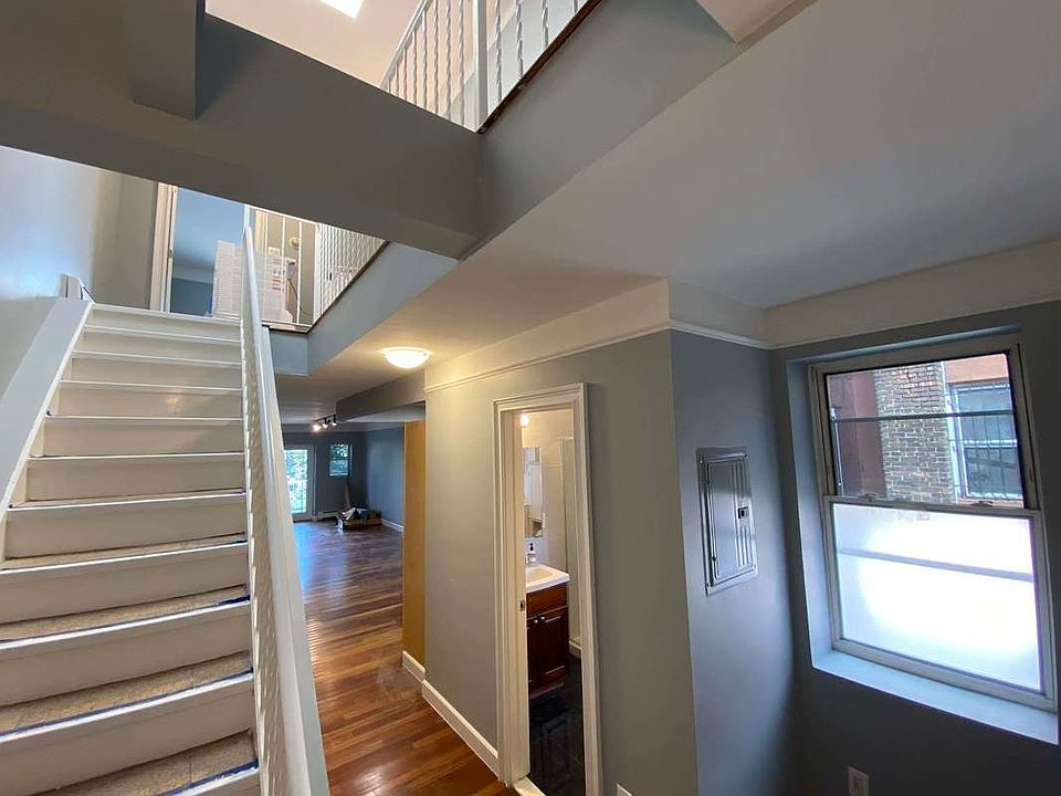 1st image of 25-19 Astoria Blvd