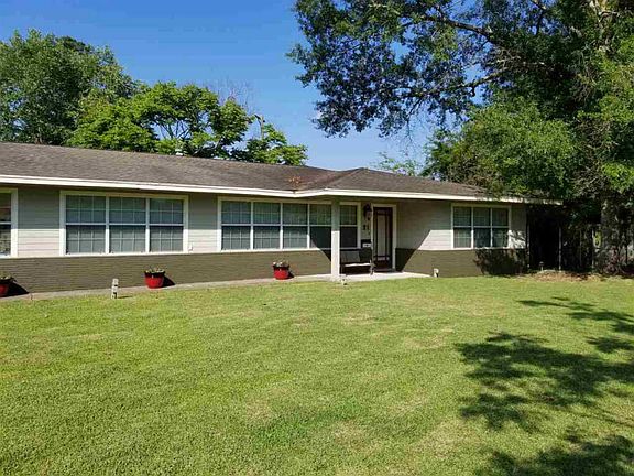3rd image of 21 Knotty Pine Ln