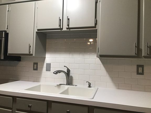 5th image of 615 Main St APT 205