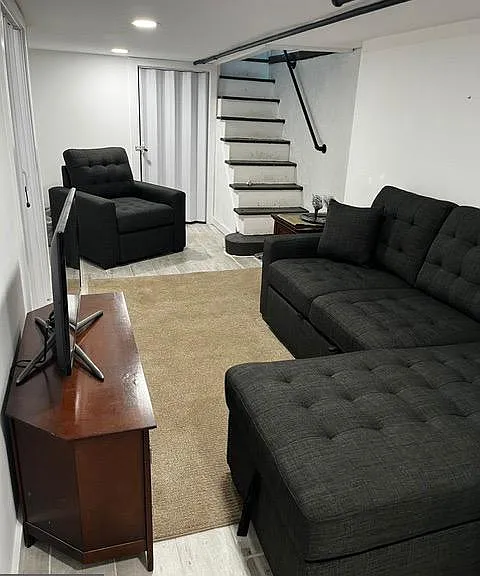 121 Mercy St — Photo 44