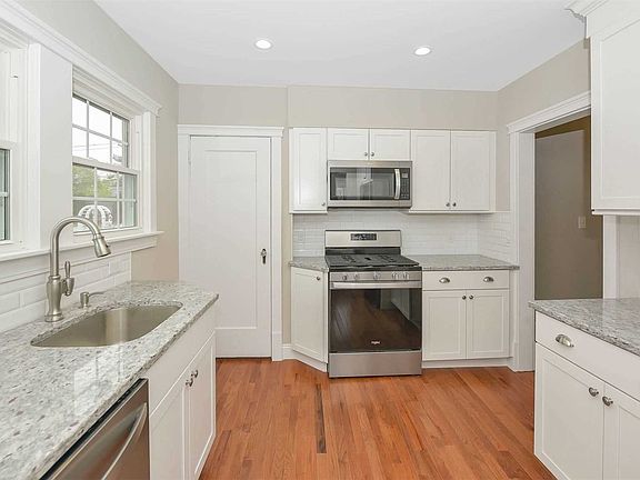 3rd image of 115 E Roe Blvd