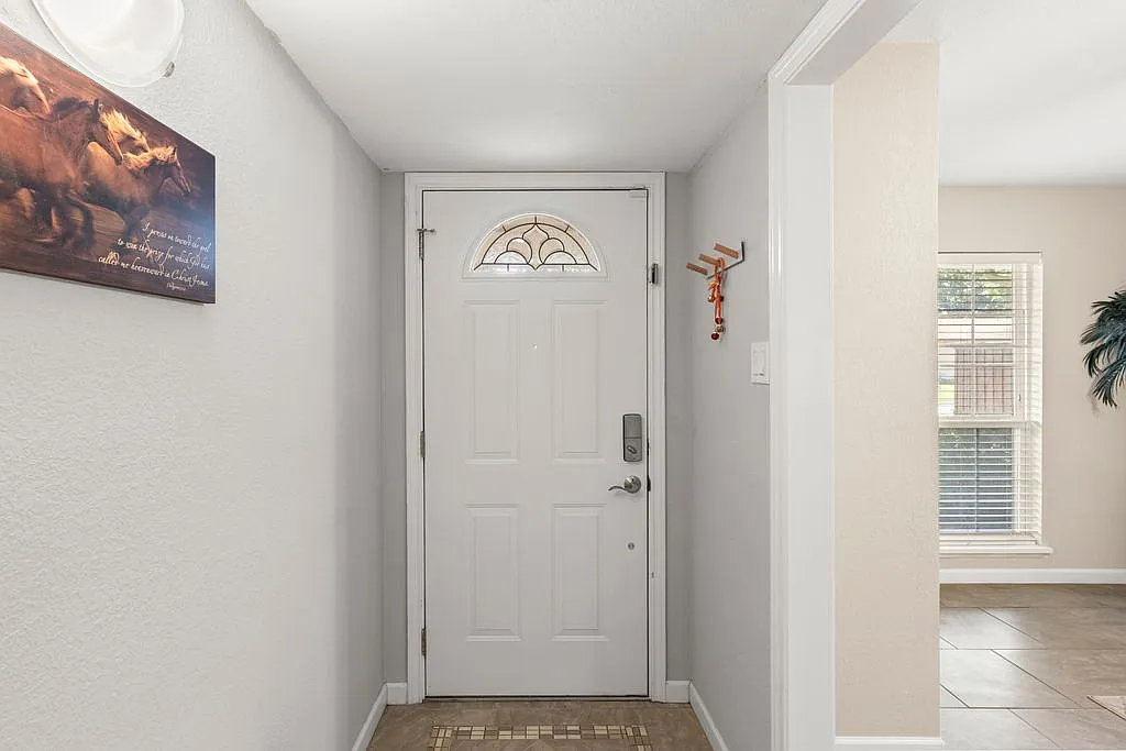 3 bed, 1934 sqft, $2,500 — Photo 4
