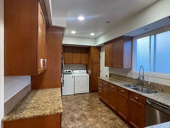 5th image of 3688-90 Fillmore St #3690