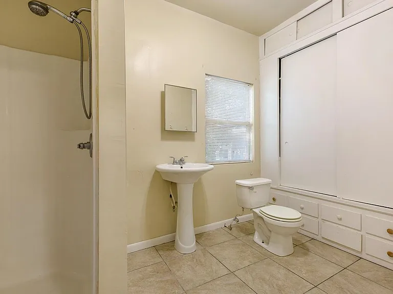306 Homedale St #UPPER — Photo 10
