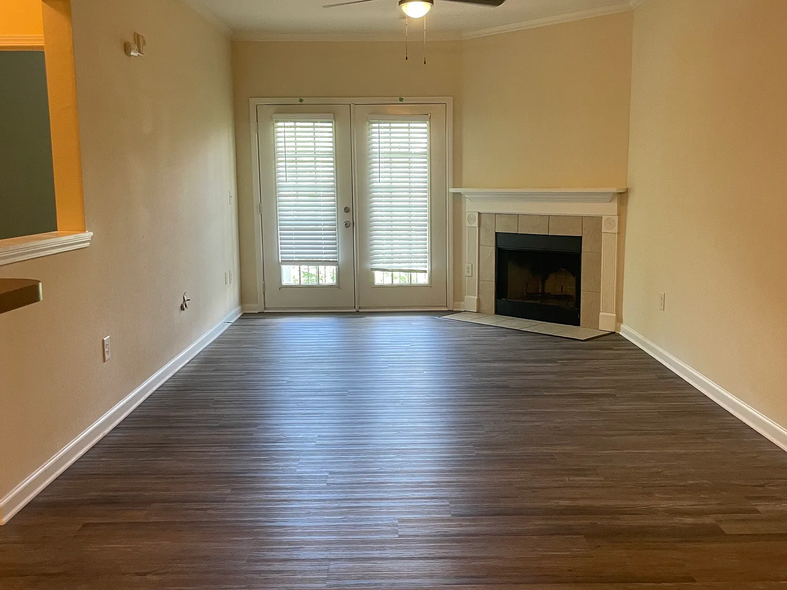 2 bed, 2.0 bath, 1049 sqft, $1,600 — Photo 2