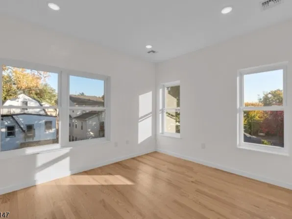 896 South 19th St, Newark City, NJ 07108