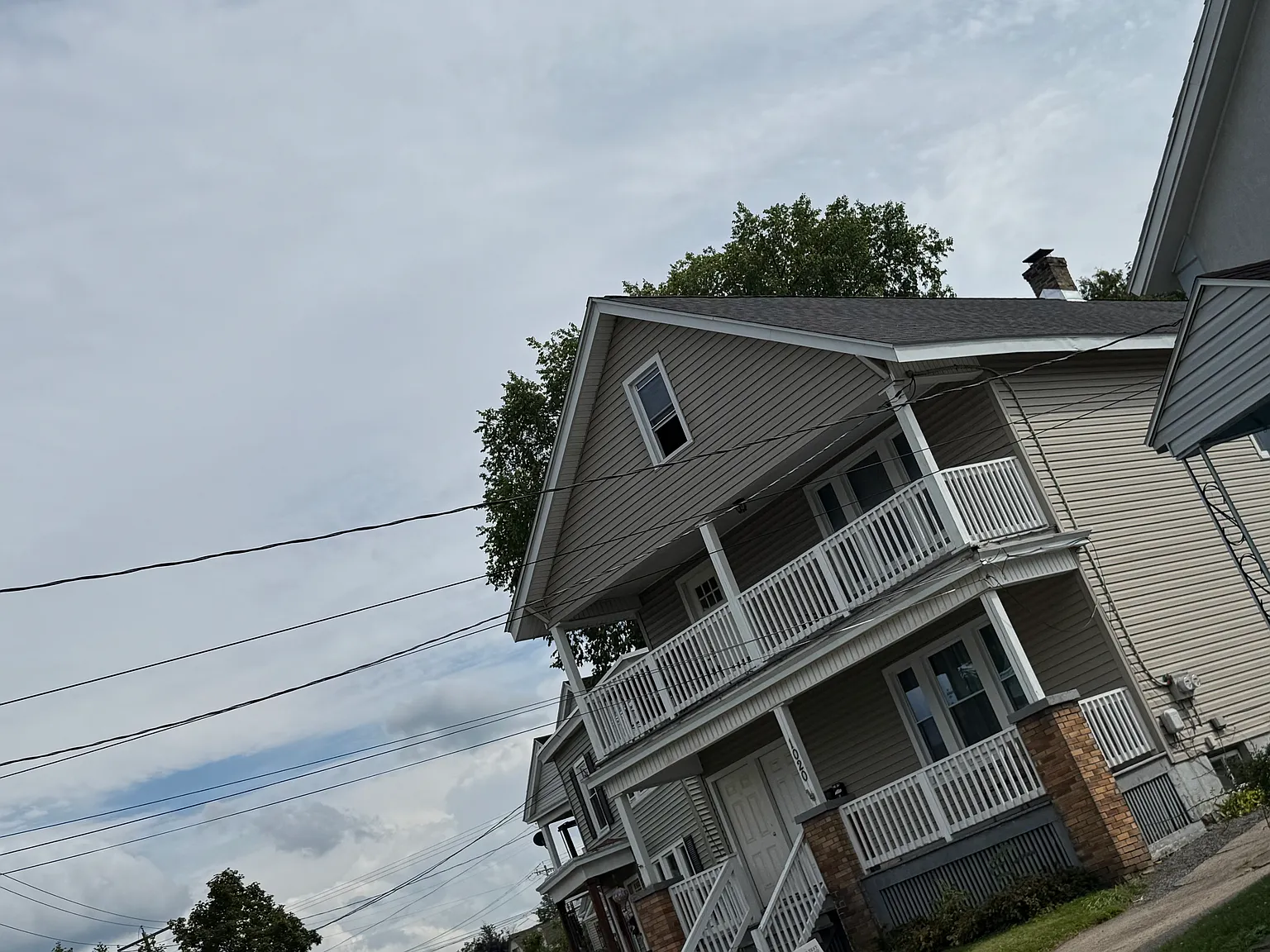 3 bed, 1200 sqft, $1,300 — Photo 1