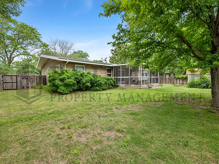 614 N Brownthrush Ln — Photo 8