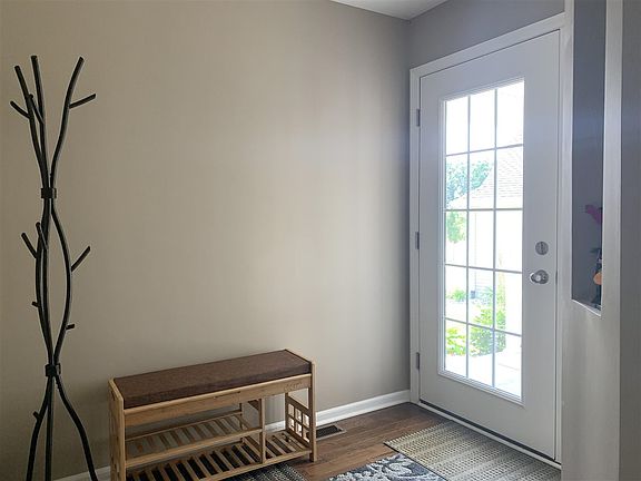 5th image of 4032 Stoneridge Dr #17