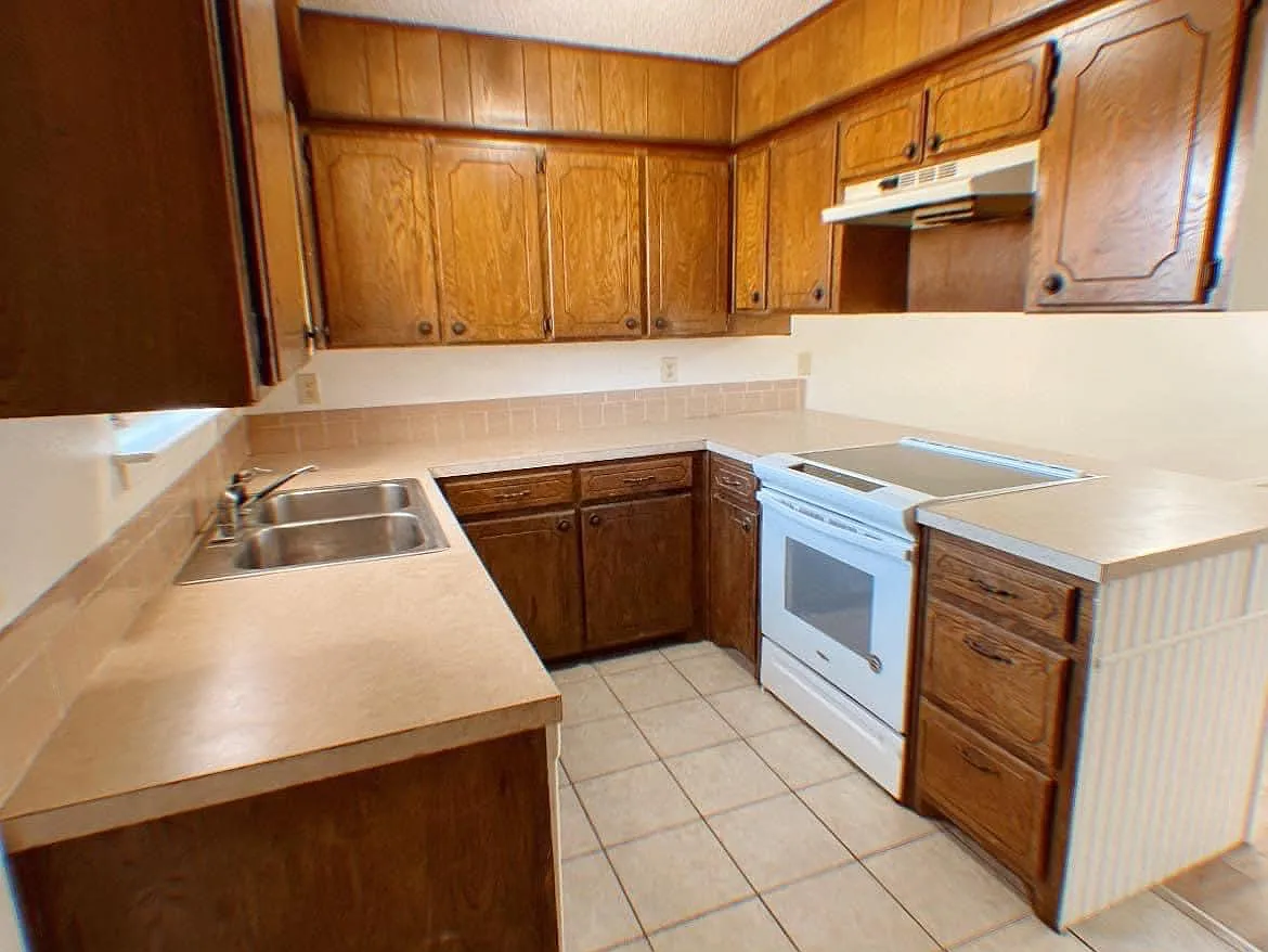 1639 North Cedar Loop - 1 — Photo 2