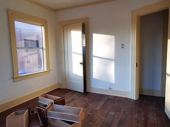 3rd image of 4053 1/2 S Budlong Ave