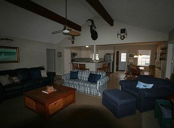 3rd image of 102 N Shorewood Dr