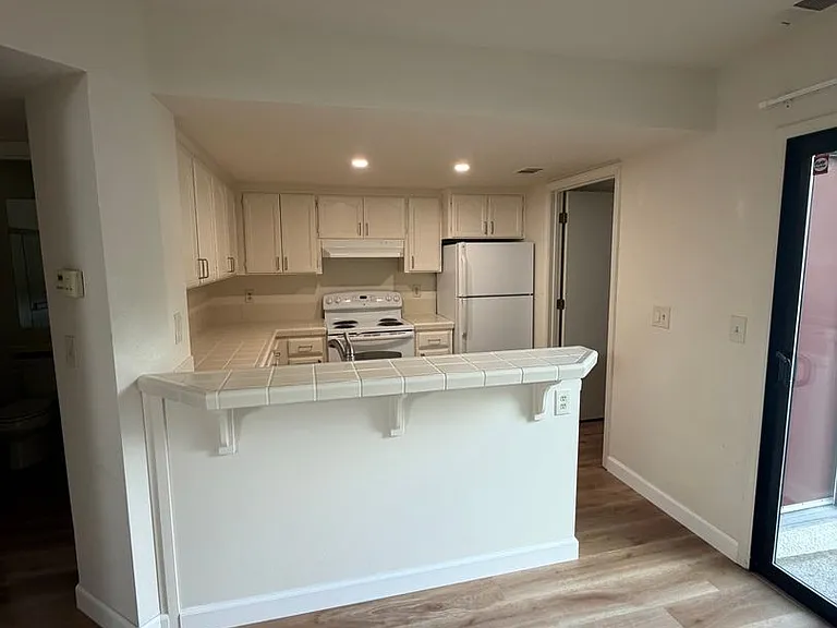 1502 Castro St — Photo 14