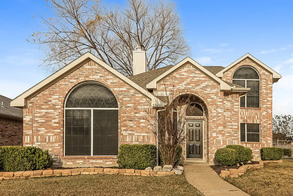 3 bed, 2.5 bath, 1628 sqft, $2,140 — Photo 1