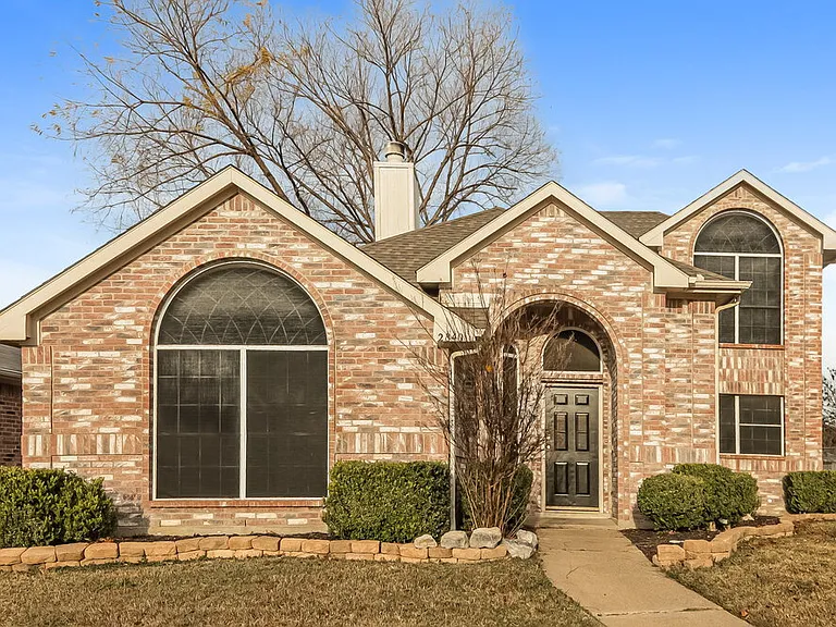 2840 Helen Ln — Photo 1