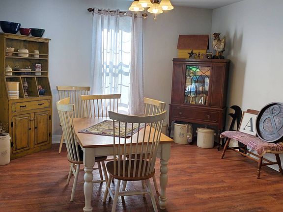 3rd image of 716 W Archer Ave