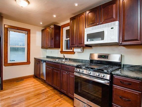 4th image of 33 Pierce St