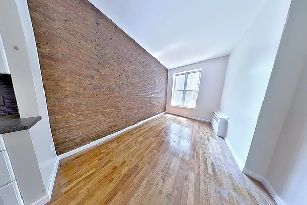 Rented by Bond New York | media 25