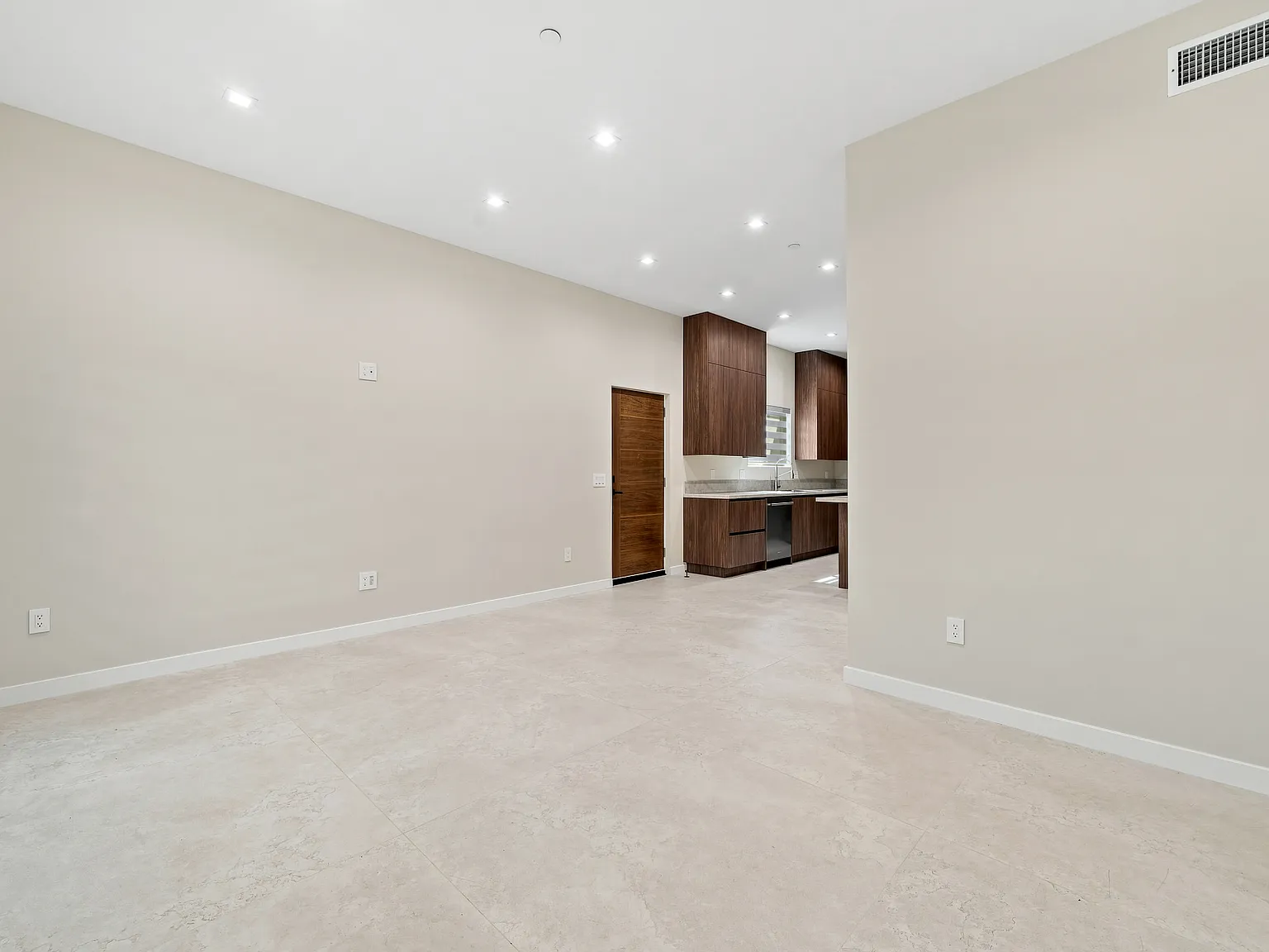 1 bed, 645 sqft, $3,300 — Photo 4