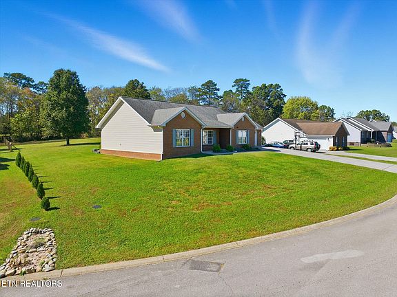 2nd image of 140 Keylee Ln