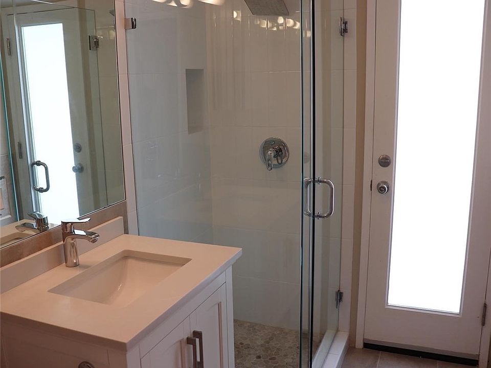 2nd image of 1020 Las Pulgas Rd