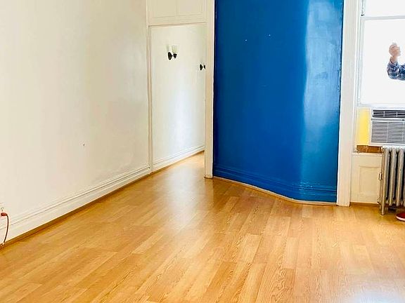 5th image of 133 Starr St APT 1L