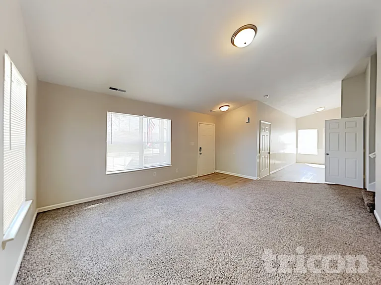 4040 Dogwood Ln — Photo 2