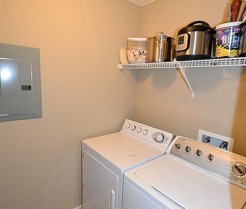 4th image of 1931 Sequoia Dr