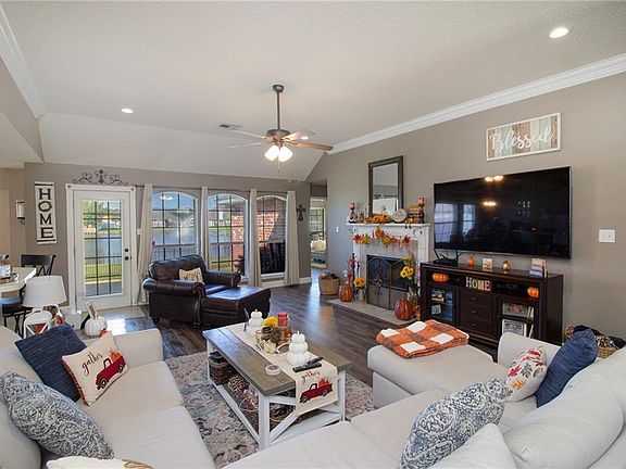 4th image of 130 Oakmont Dr