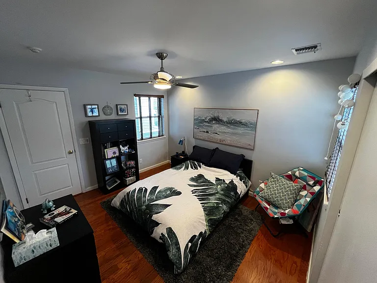 Guest bedroom