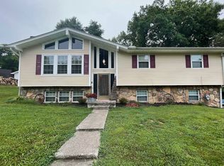 130 Richards Dr, Oliver Springs, TN 37840