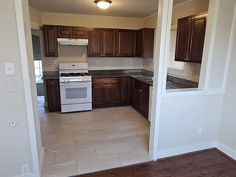 8092 Jewett Ave — Photo 3