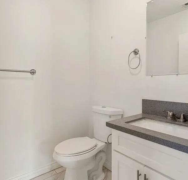 872 N Edgemont St #874 — Photo 14