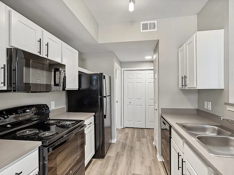 The Sorento Apartments — Photo 5