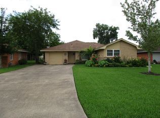 101 Lotus St, Lake Jackson, TX 77566