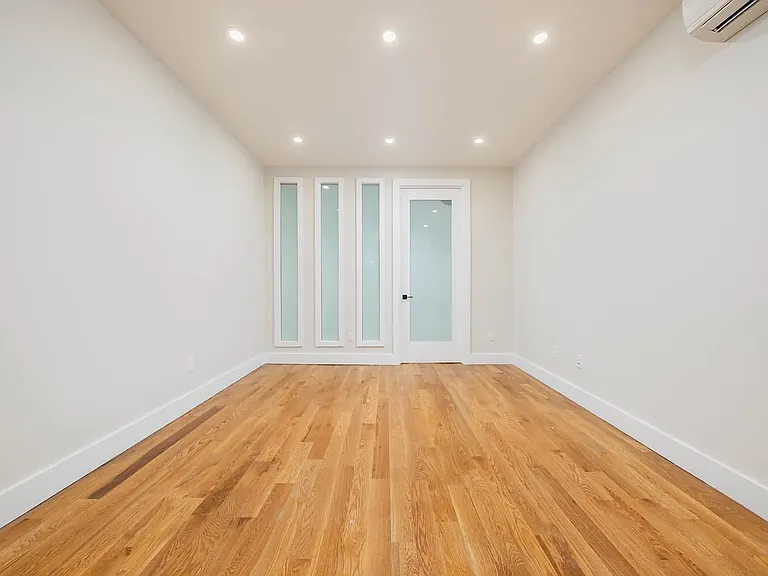 240 Montrose Ave #3L — Photo 3