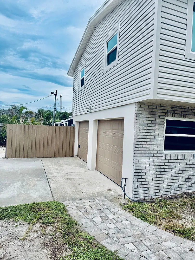 Beachside Dream Home With Pool, Canal Views & No Hoa — Photo 4