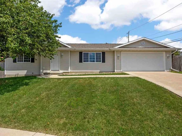 275 S 21st Street Ct, Marion, IA 52302