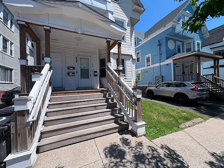 103 Sheffield Ave #11 — Photo 2